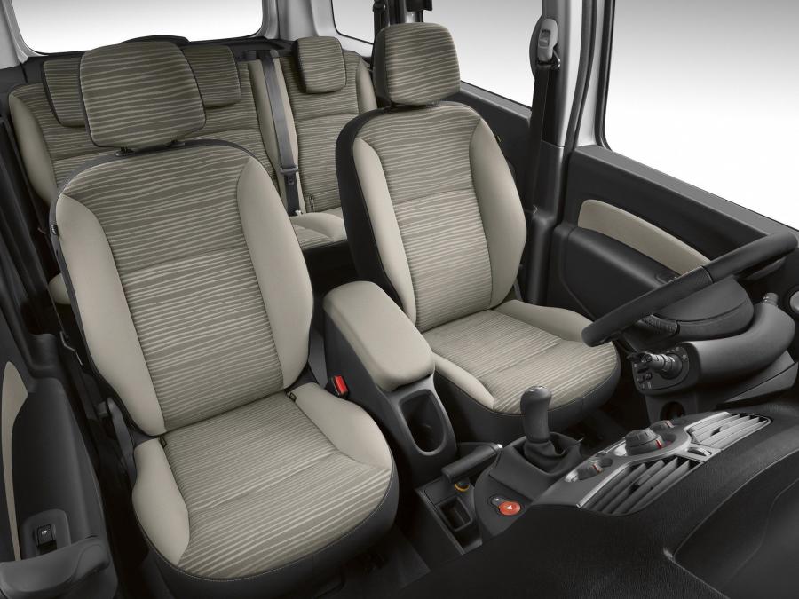  Renault Kangoo 2011 года  (фото 2 из 8)